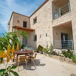 Liri\'S Apartments
